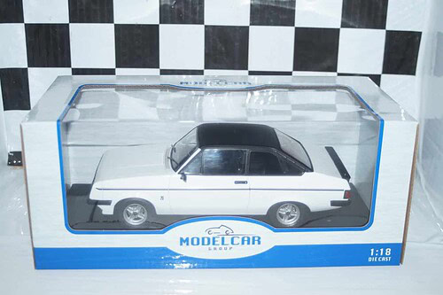 Model car group ford escort mk2 rs2000 white/black mcg18248