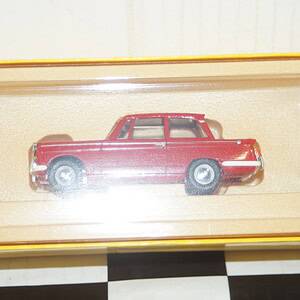 Vanguards triumph herald red va5000 1/43 scale