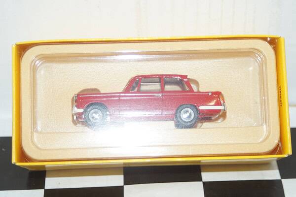 Vanguards triumph herald red va5000 1/43 scale
