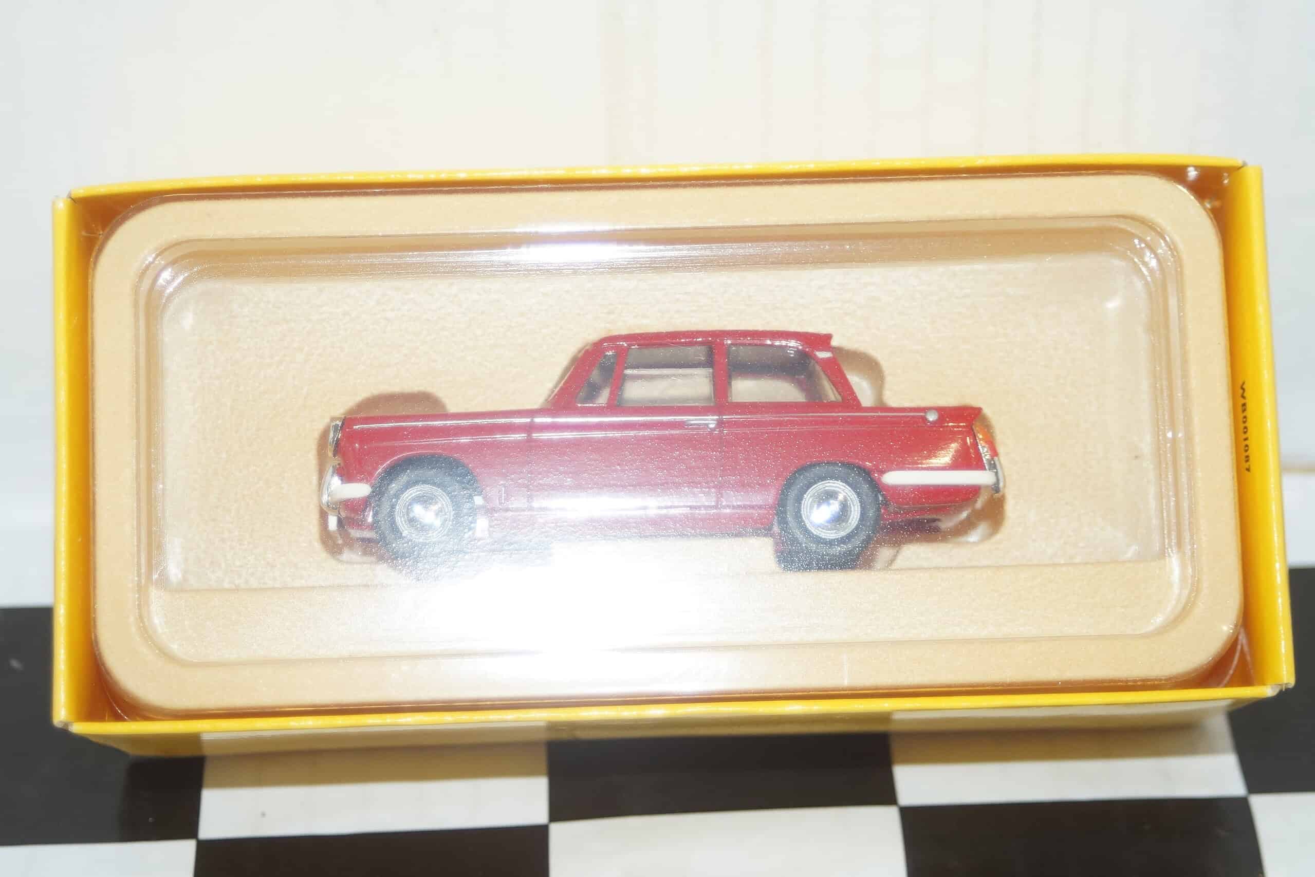 Vanguards triumph herald red va5000 1/43 scale