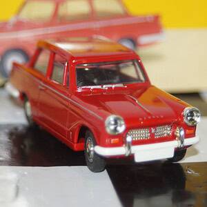Vanguards triumph herald red va5000 1/43 scale