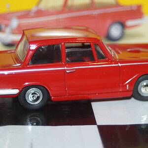 Vanguards triumph herald red va5000 1/43 scale