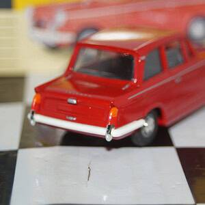 Vanguards triumph herald red va5000 1/43 scale