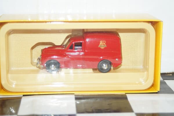 Vanguards morris minor van british road services va11012 red 1:43 scale