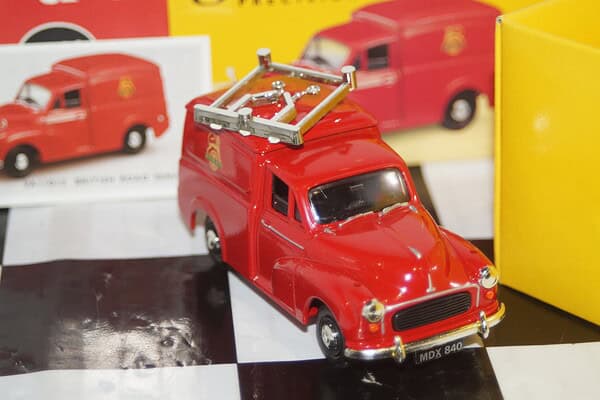 Vanguards morris minor van british road services va11012 red 1:43 scale
