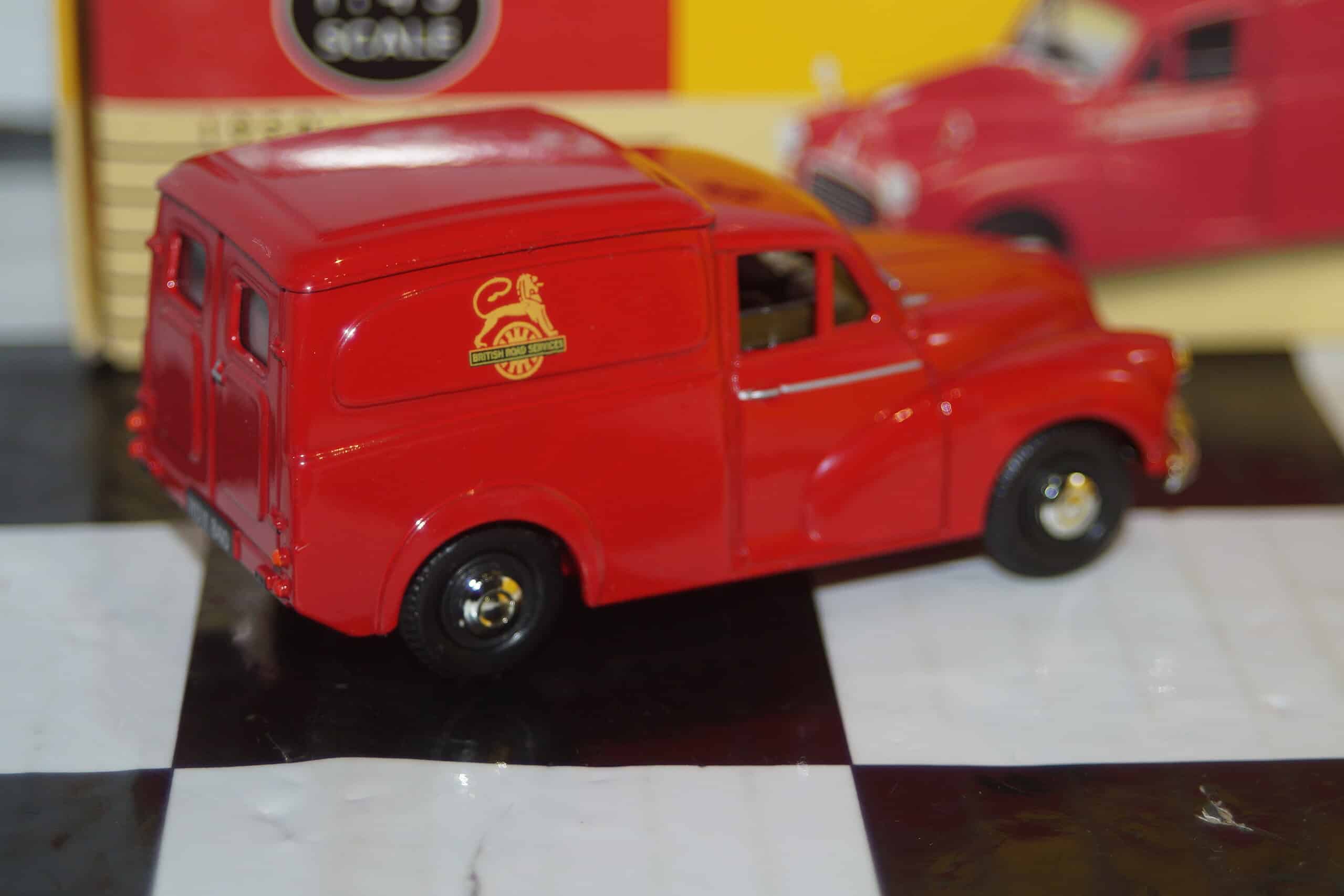 Vanguards morris minor van british road services va11012 red 1:43 scale