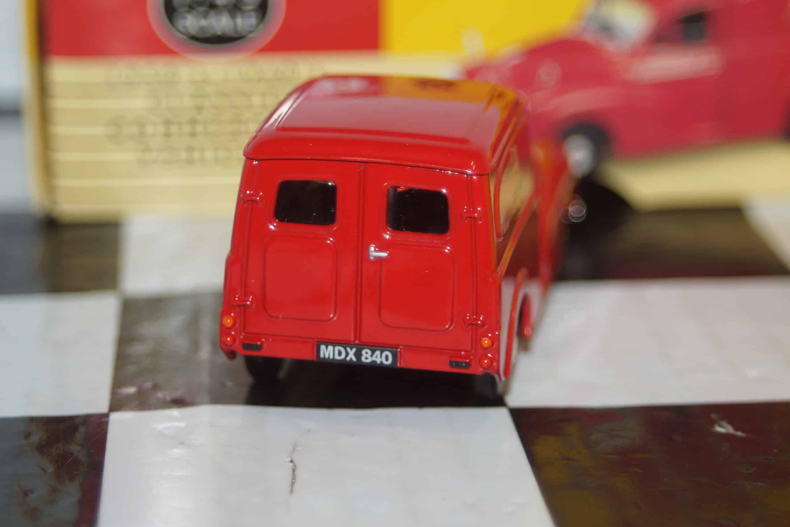 Vanguards morris minor van british road services va11012 red 1:43 scale