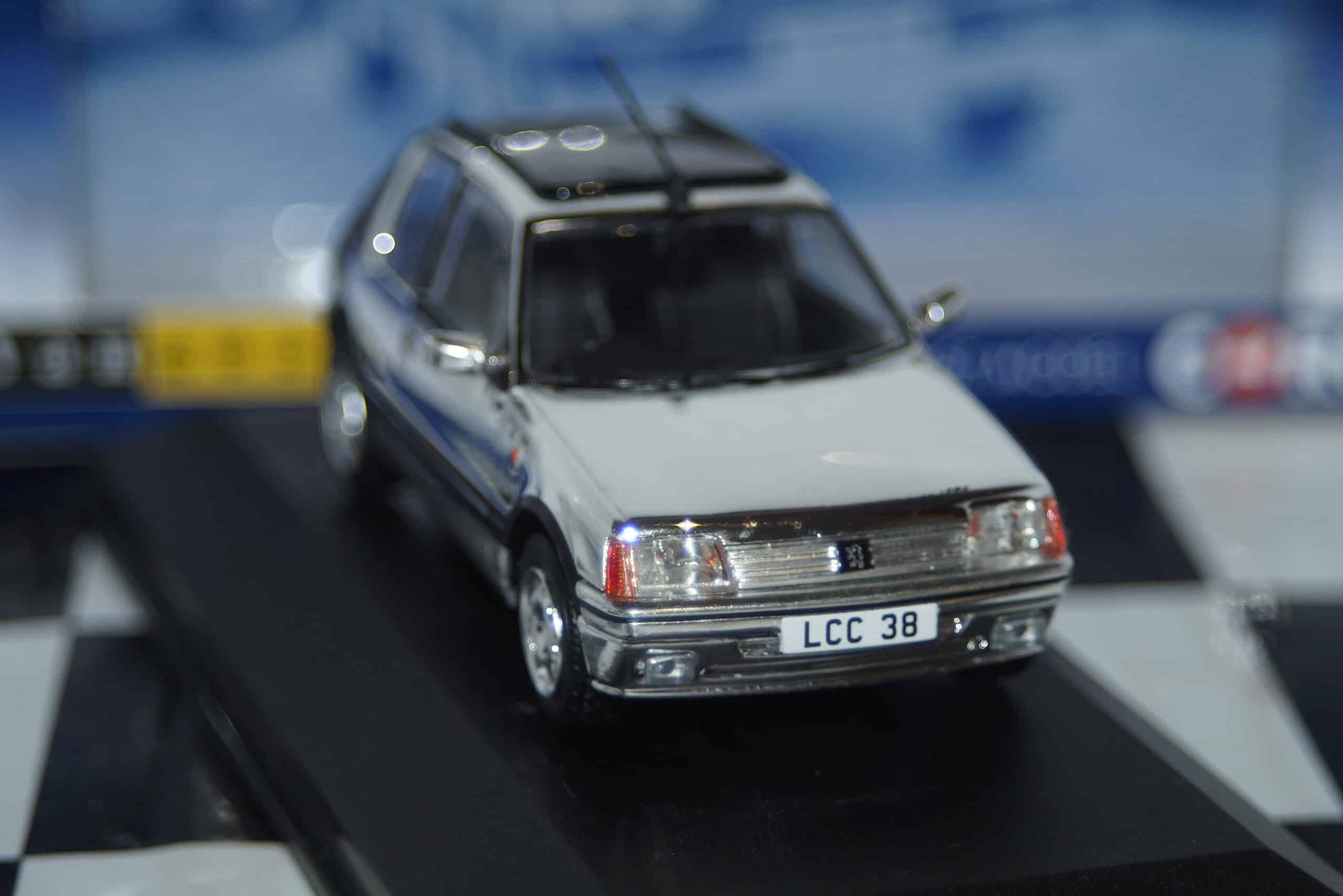 Corgi vanguards collector club peugeot 205 gti 1.9 chrome va12705 1:43 scale lcc38
