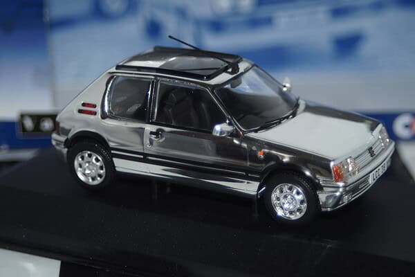Corgi vanguards collector club peugeot 205 gti 1.9 chrome va12705 1:43 scale lcc38