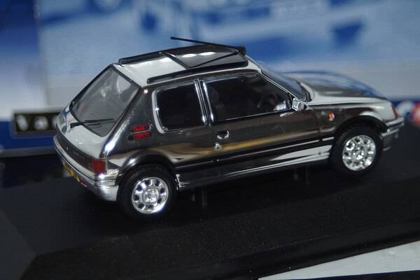Corgi vanguards collector club peugeot 205 gti 1.9 chrome va12705 1:43 scale lcc38