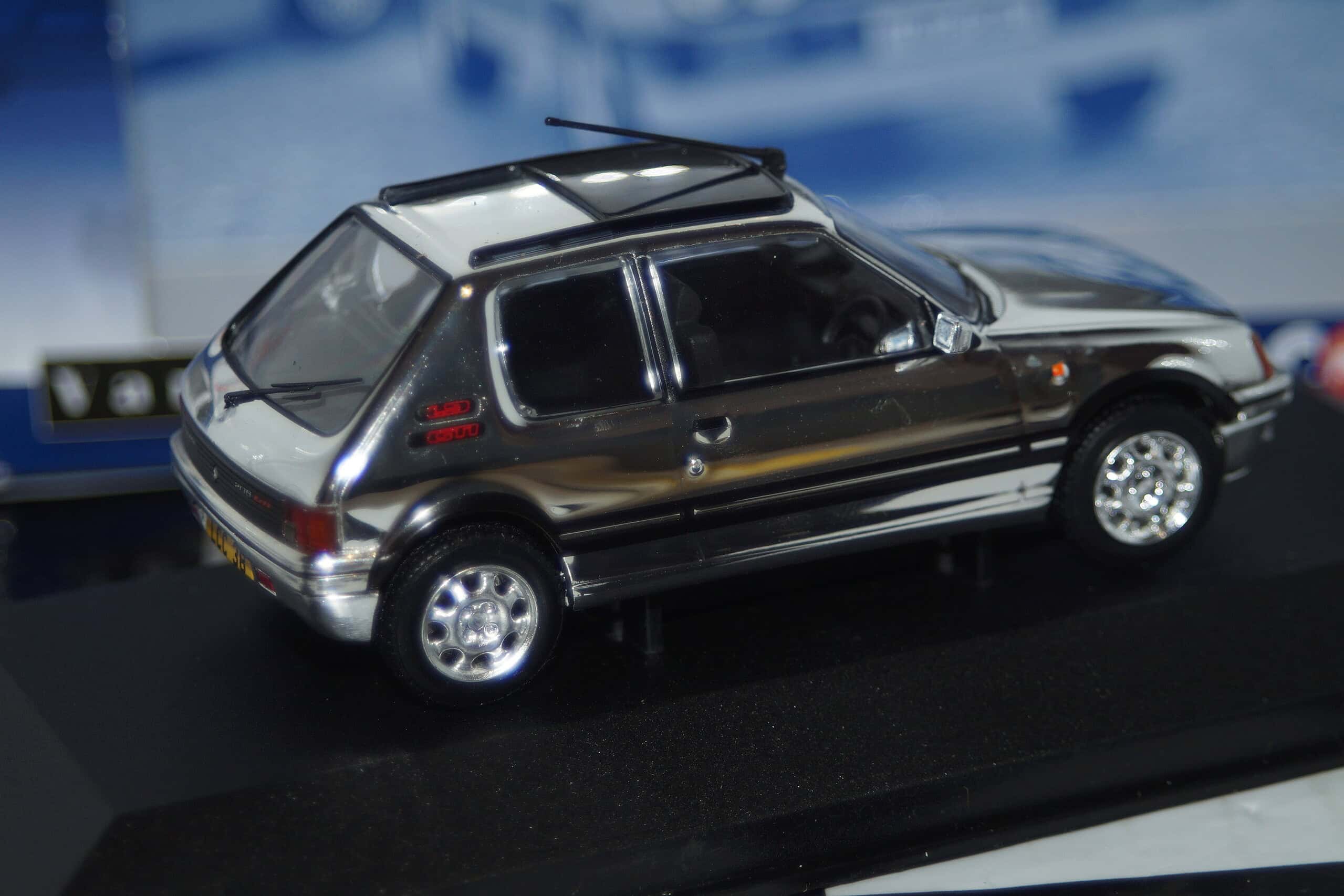 Corgi vanguards collector club peugeot 205 gti 1.9 chrome va12705 1:43 scale lcc38