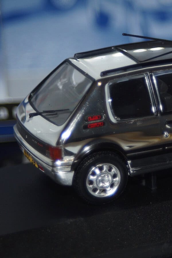 Corgi vanguards collector club peugeot 205 gti 1.9 chrome va12705 1:43 scale lcc38