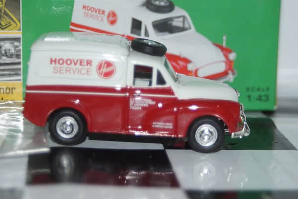 Vanguards morris minor van hoover va01117 white 1:43 scale