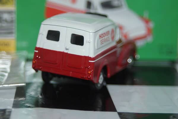 Vanguards morris minor van hoover va01117 white 1:43 scale
