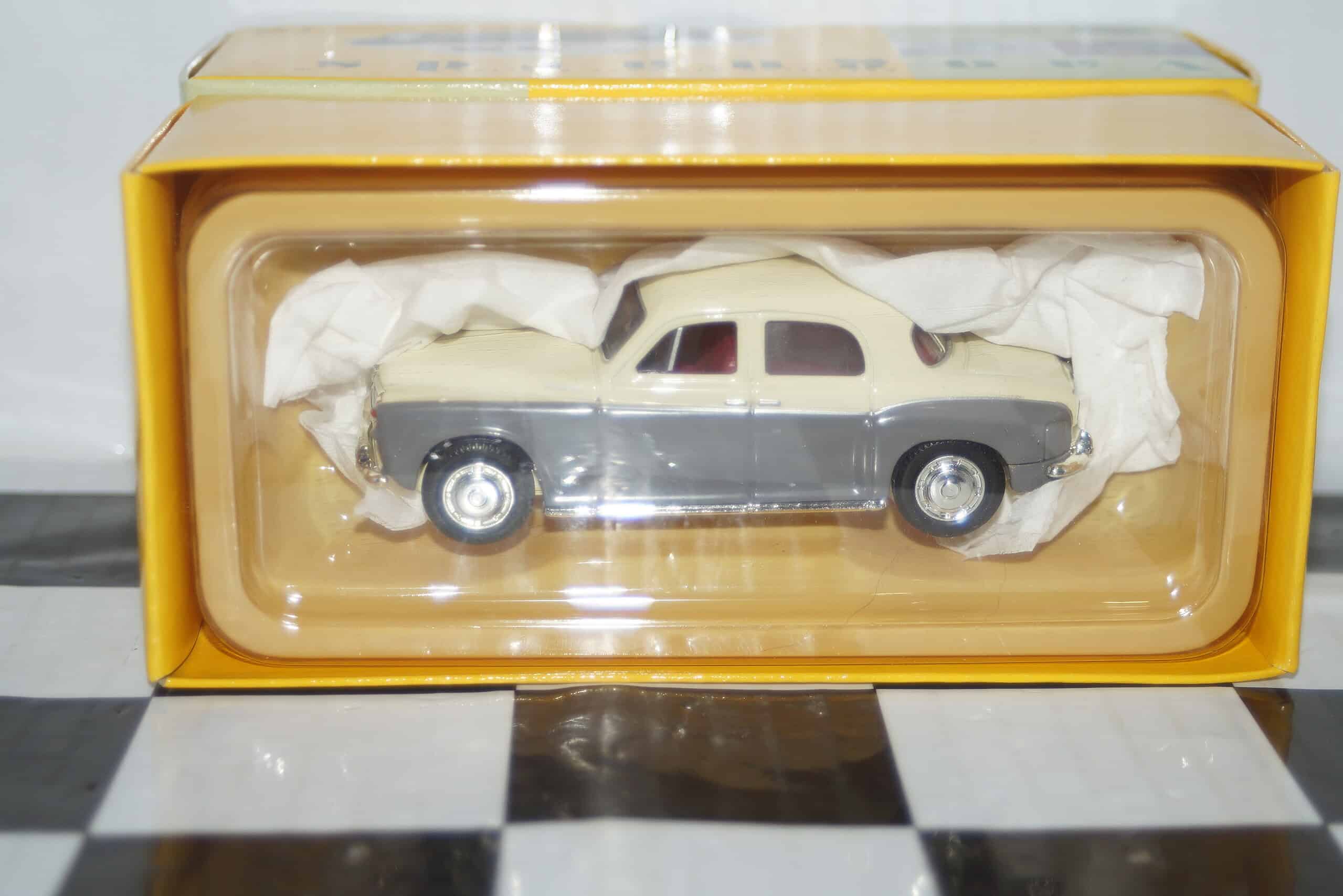 Vanguards rover p4 ivory/grey va19008 1:43 scale