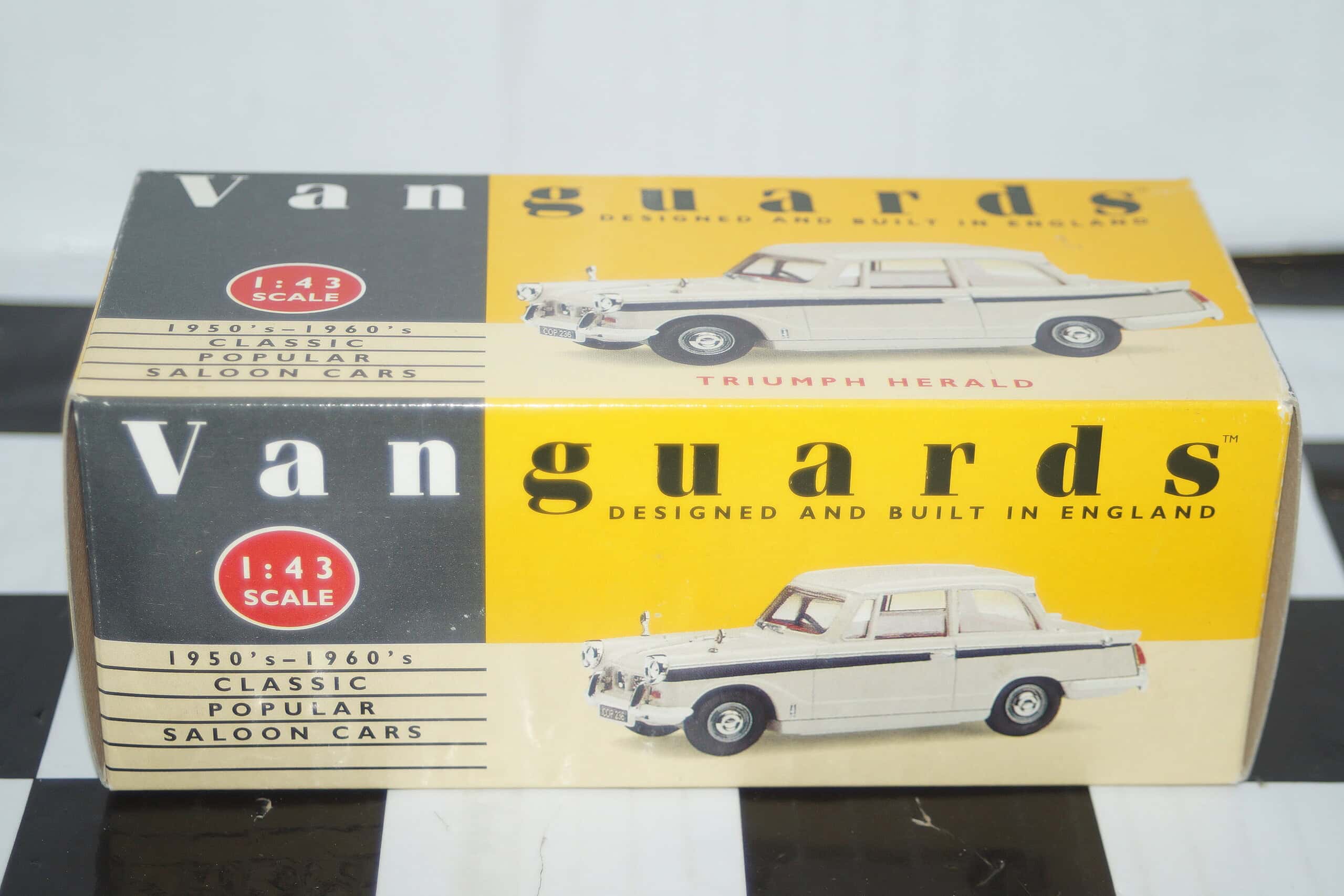 Vanguards va5008 triumph herald white / black 1/43 diecast
