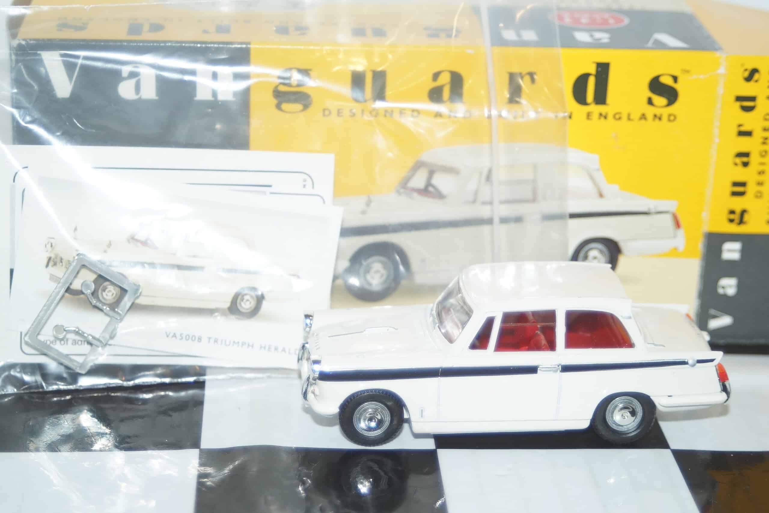 Vanguards va5008 triumph herald white / black 1/43 diecast