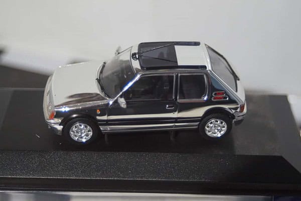 Corgi vanguards collector club peugeot 205 gti 1.9 chrome va12705 1:43 scale lcc38