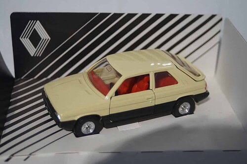 Corgi Renault 11 Electronic White 1:36th 384