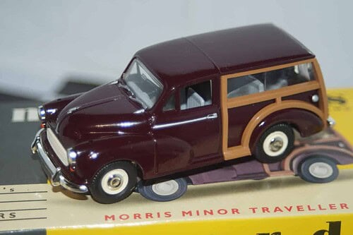 Morris Minor Traveller Maroon VA10001 Vanguards 1:43 Scale