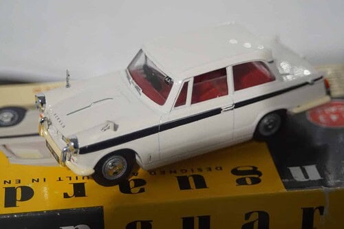 Triumph Herald White / Black VA5008 Vanguards 1/43 Diecast