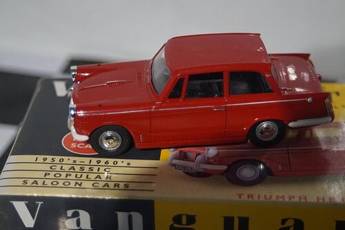 Triumph Herald Red VA5000 Vanguards 1/43 Scale
