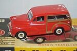 Morris Minor Traveller Red VA10006 Vanguards 1:43 Scale