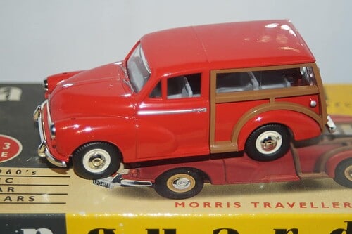 Morris Minor Traveller Red VA10006 Vanguards 1:43 Scale