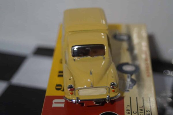 Vanguards morris minor van ovaltine va11002 yellow 1:43 scale