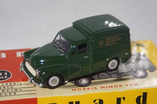 Morris minor van southern electricity va11009 vanguards green 1/43 diecast