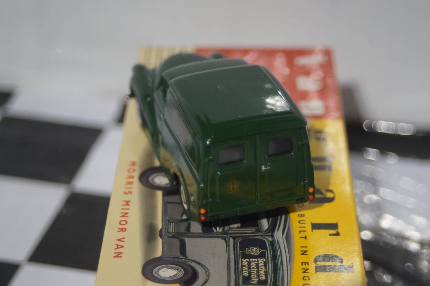 Morris Minor Van – Metropolitan Police Dog Section – Vanguards 1/43 VA11014