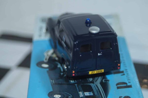 Vanguards morris minor van metropolitan police va11014 black 1:43 scale