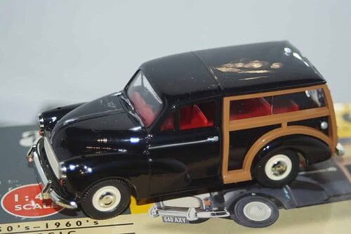 Vanguards Morris Minor Traveller Black VA10000 1:43 Scale