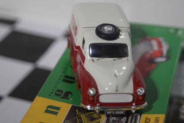 Vanguards Morris Minor Van Hoover VA01117 White 1:43 Scale