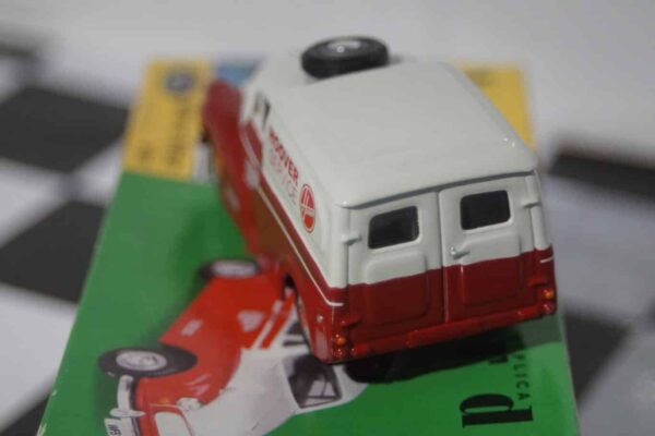 Vanguards Morris Minor Van Hoover VA01117 White 1:43 Scale