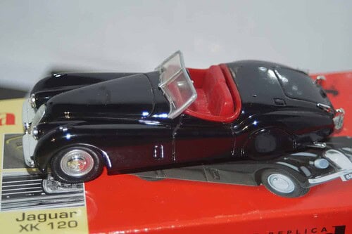 Jaguar XK120 Black VA05901 Vanguards 1/43 Diecast