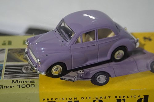 Morris minor 10000 rose taupe 60th anniversary model va05807 vanguards grey 1/43 diecast