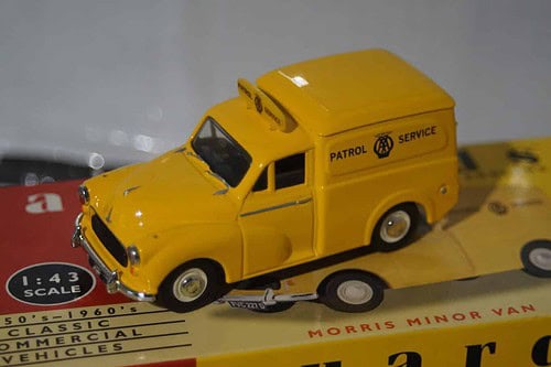 Vanguards Morris Minor Van AA VA11000 Yellow 1/43 Diecast