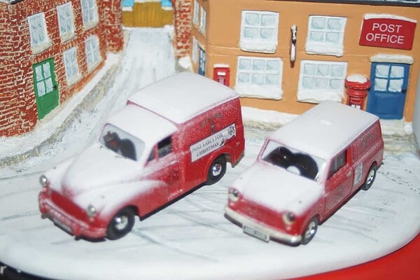 Vanguards bathurst 1966 2 x mini cooper diorama rd4002 1:43 scale