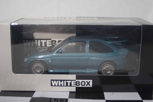 Whitebox ford escort rs cosworth metallic green 1:24 wb124130