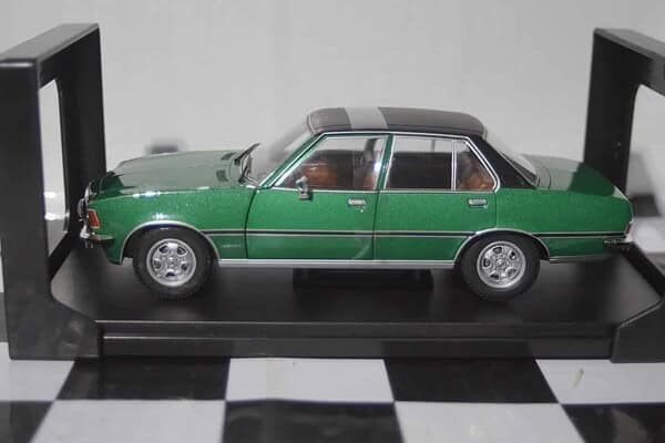 Whitebox opel commodore b gs/e green 1:24 wb124124