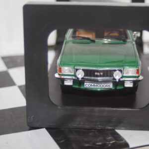 Whitebox opel commodore b gs/e green 1:24 wb124124