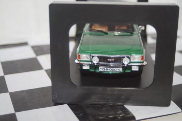 Whitebox opel commodore b gs/e green 1:24 wb124124
