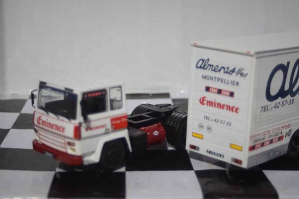 Ixo Berliet TR280 Porsche racing Transporter 1:43 TTR026