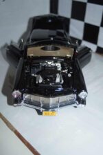 Road Signature 1956 Continental Mark 2 Ref 20078 1:18 Scale