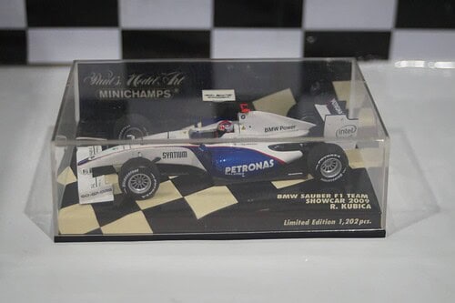 Minichamps BMW Sauber F1 Showcar 2009 R.Kubica 400 090075 in 1:43