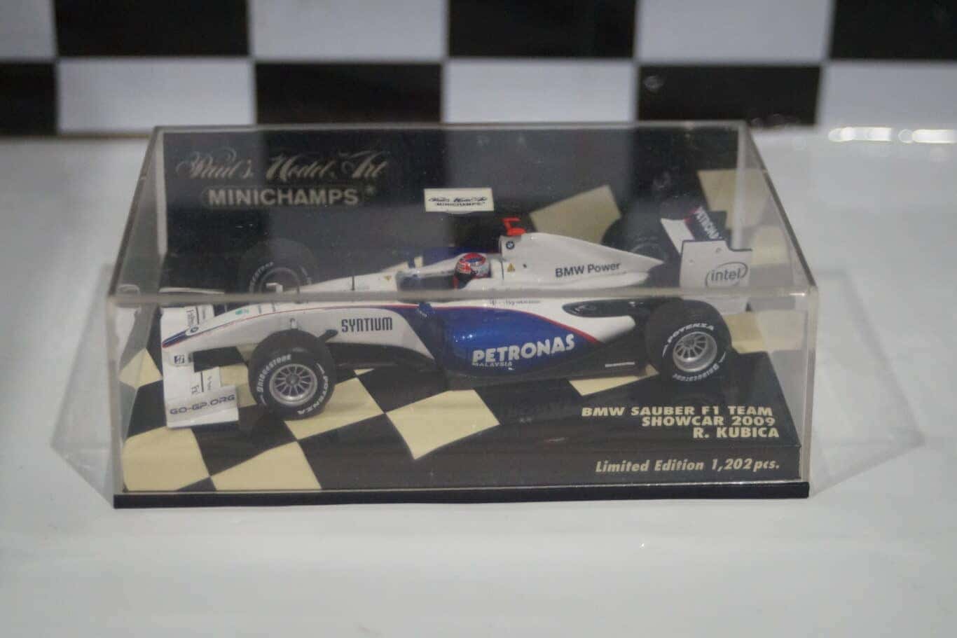 Minichamps BMW Sauber F1 Showcar 2009 R.Kubica 400 090075 in 1:43