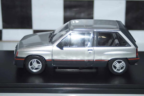 Whitebox opel / vauxhall corsa a sr silver 1:24 wb124136-o