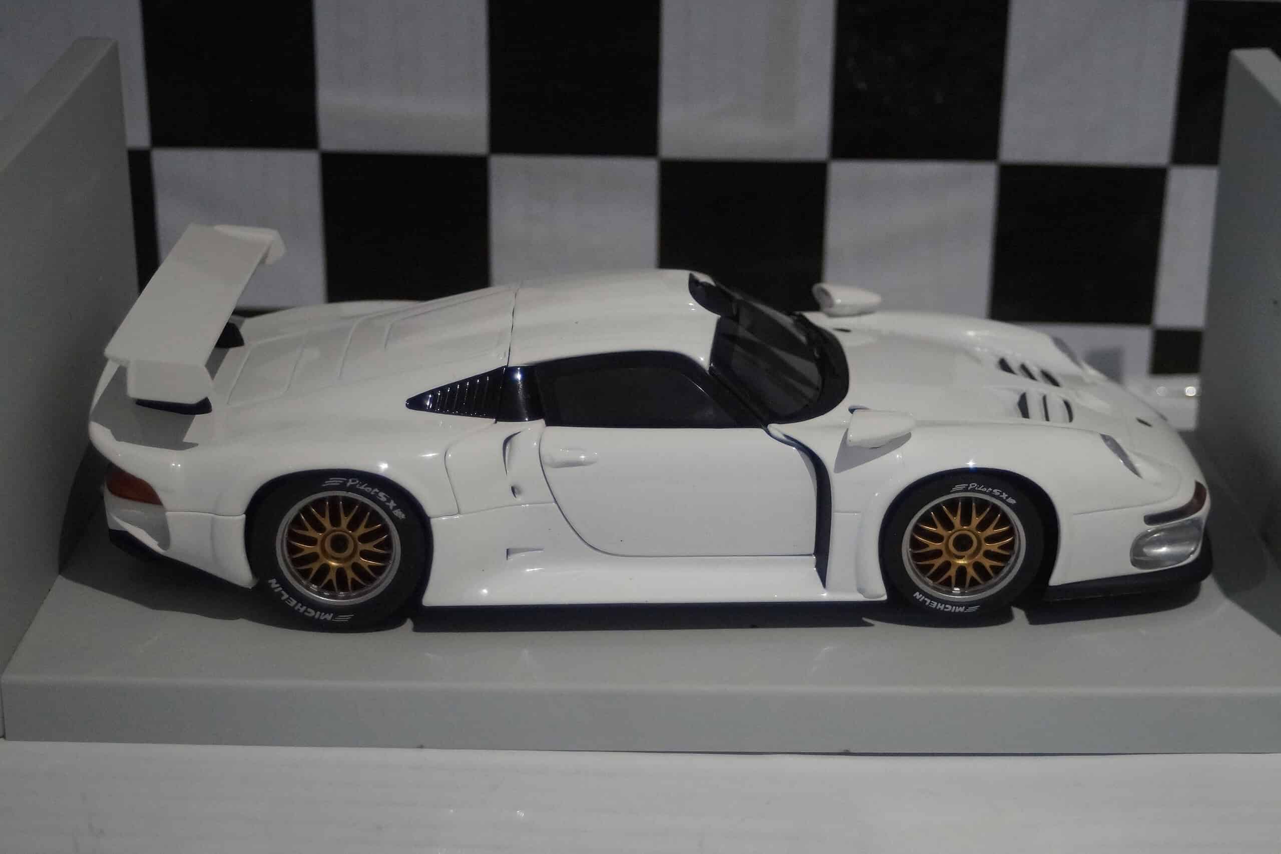 Ut models porsche 911 gt1 1996 white 1:18 scale 180966600