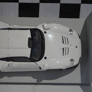 Ut models porsche 911 gt1 1996 white 1:18 scale 180966600